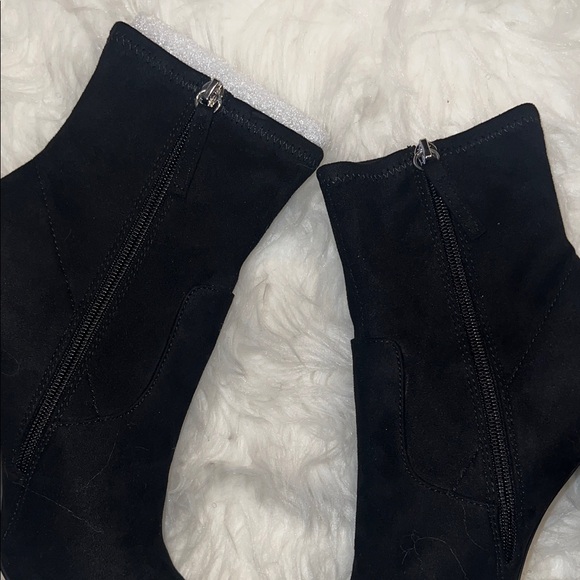 Steve Madden Black Rose Embroidered Heeled Boots - Picture 4 of 12